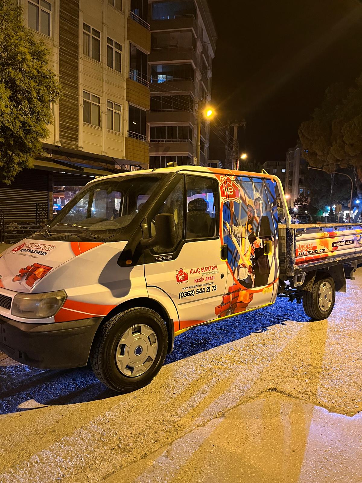 Kılıç Elektrik servis aracı gece araç giydirme
