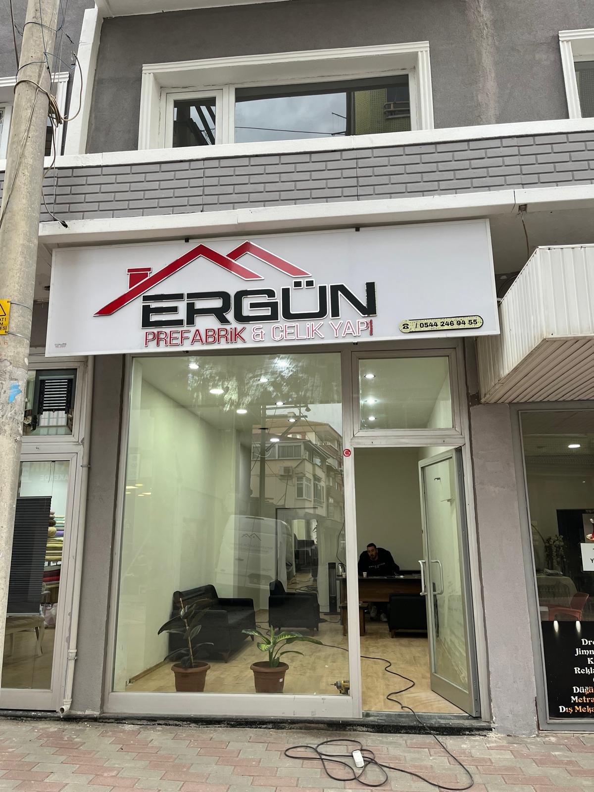 Ergün Prefabrik ve Çelik Yapı aynalı krom harf tabela