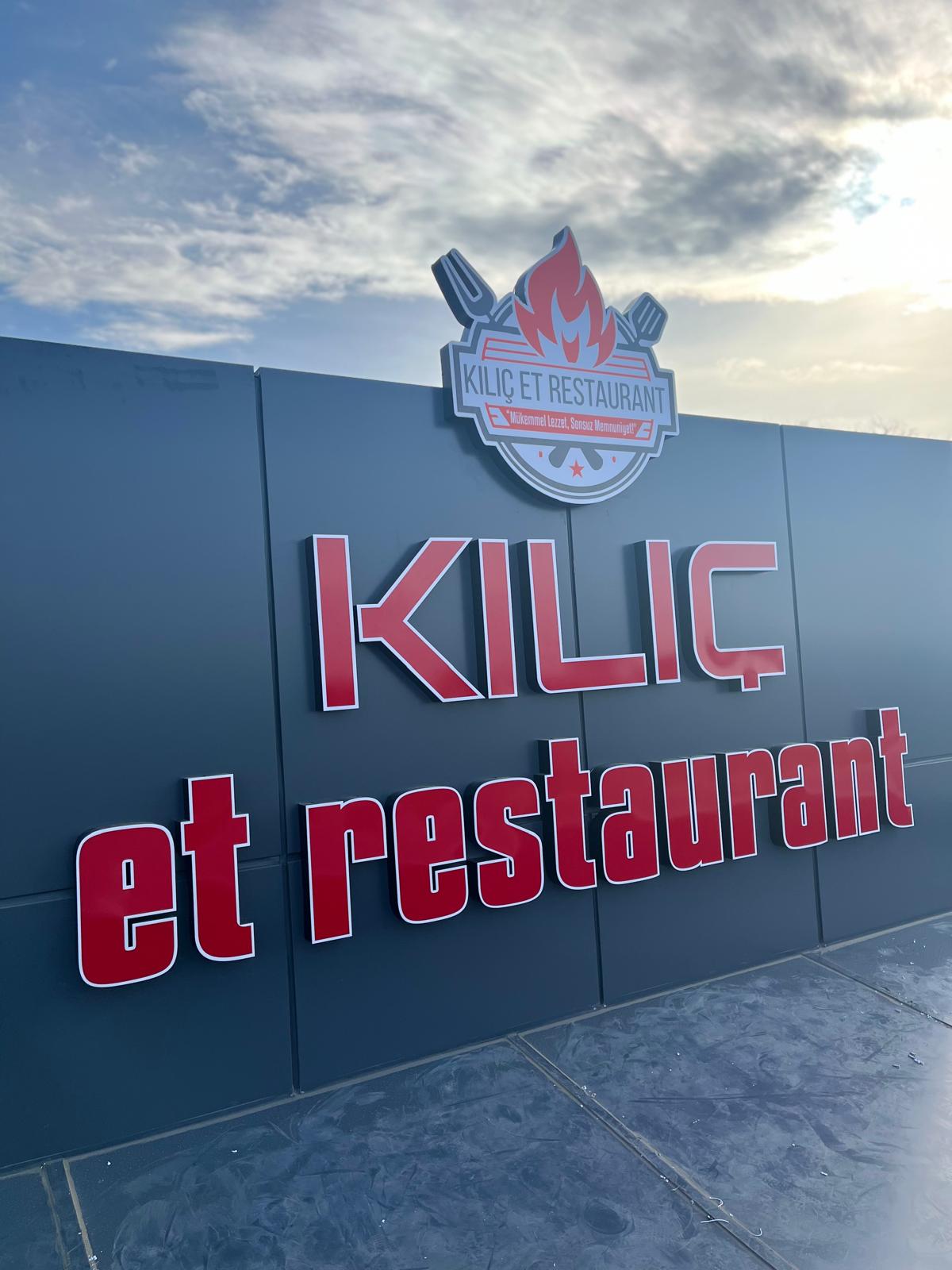Kılıç Et Restaurant ızgara kutu harf tabela yakın görünüm